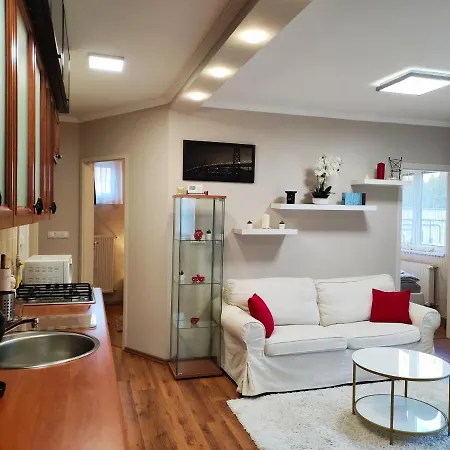 Var-lak Apartman Apartment *
