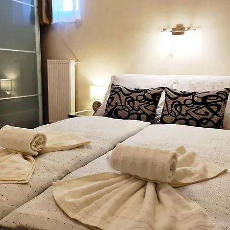 Var-lak Apartman Apartment